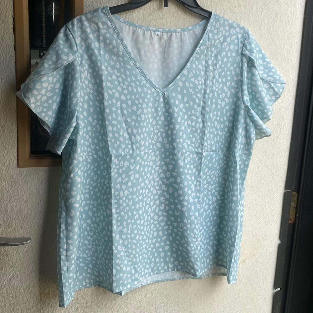 Cute blue top